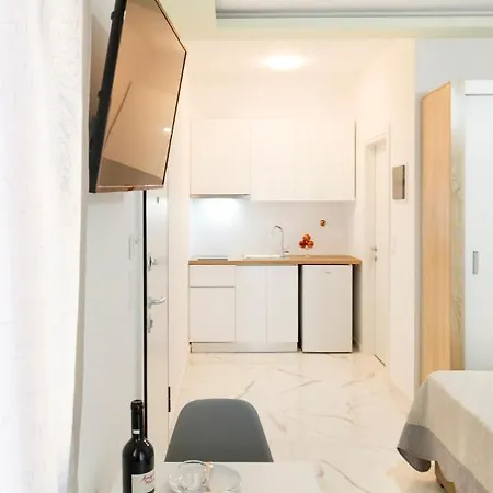 Nikogroup Plaza Apartment Polychrono