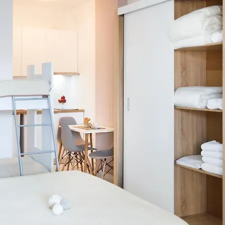 Nikogroup Plaza 波利克罗诺