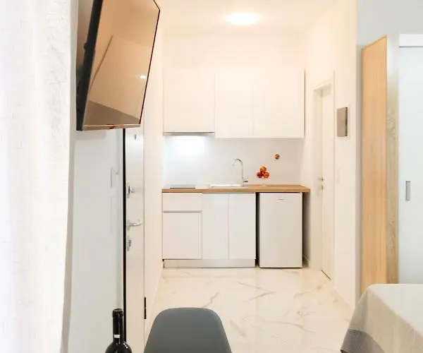 Nikogroup Plaza Apartamento Polychrono