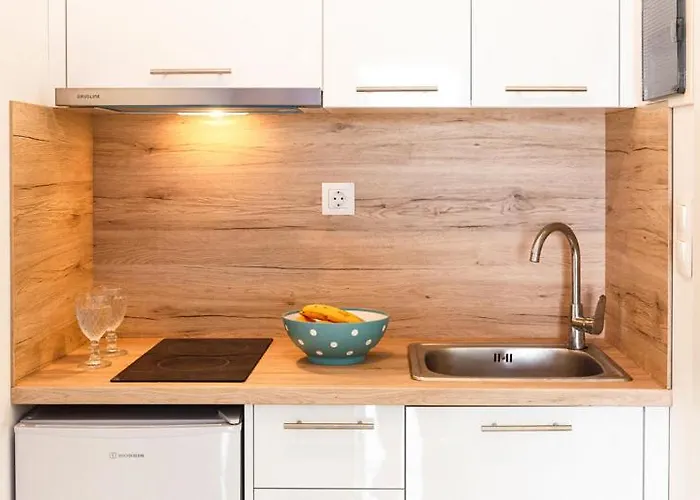 Nikogroup Plaza * Polychrono